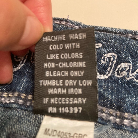 Myth of Jade denim stretchy shorts with thread details - Picture 8 of 9